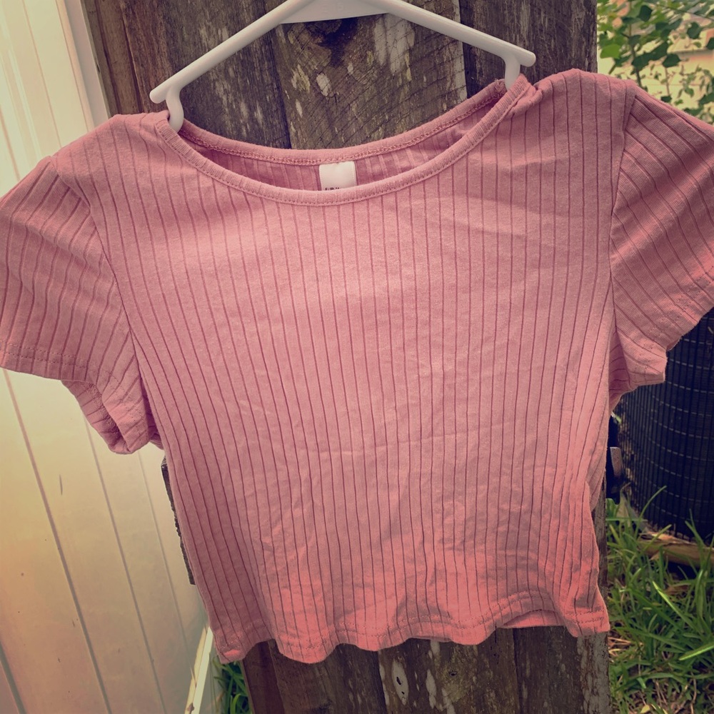 Cute light pink trendy crop top🏝